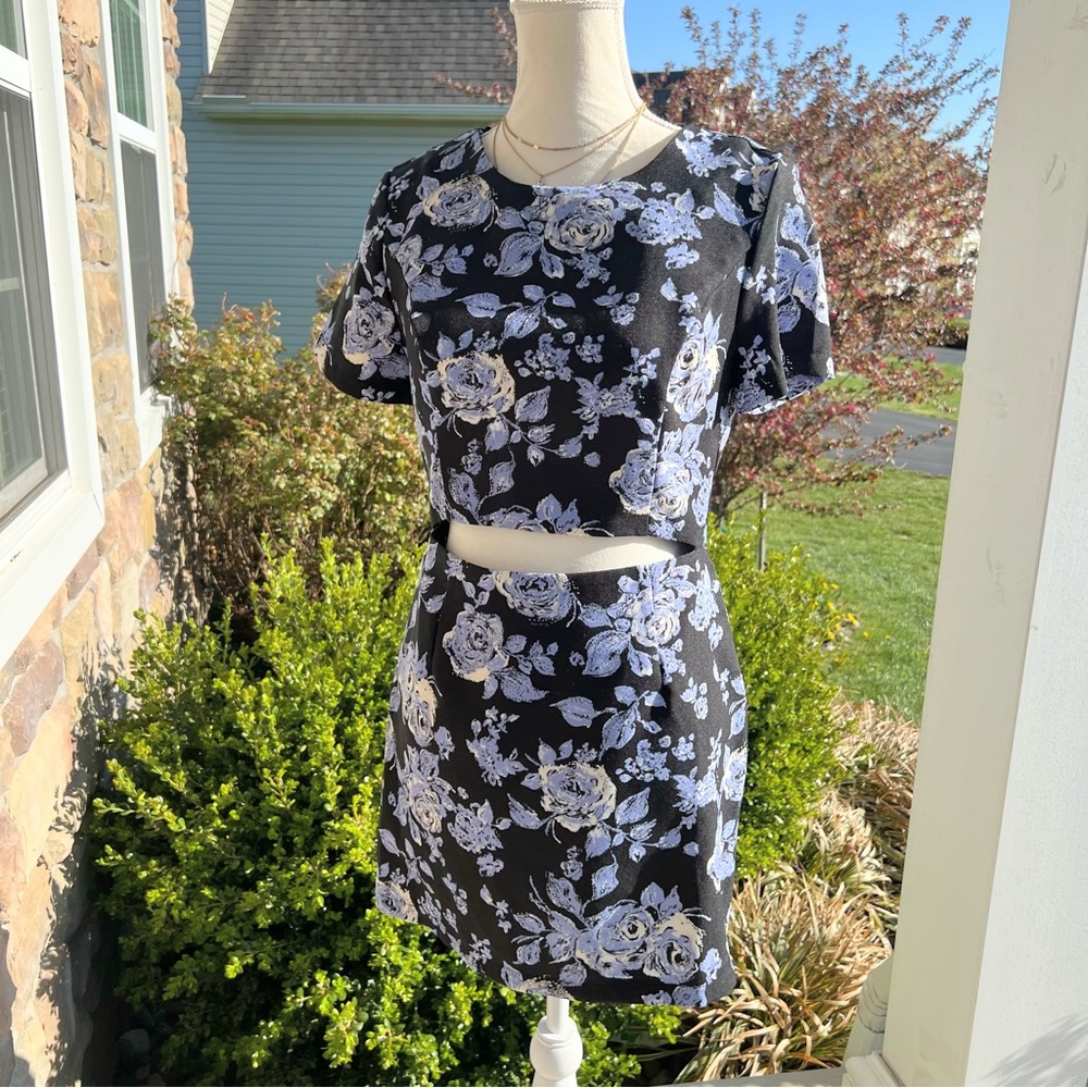 Forever 21 Black & Blue Floral Bodycon Cutout Dress Size Medium